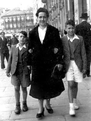 Doña Maria con sus hijos