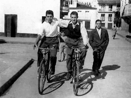 En bicicleta por la plaza de San Roque
