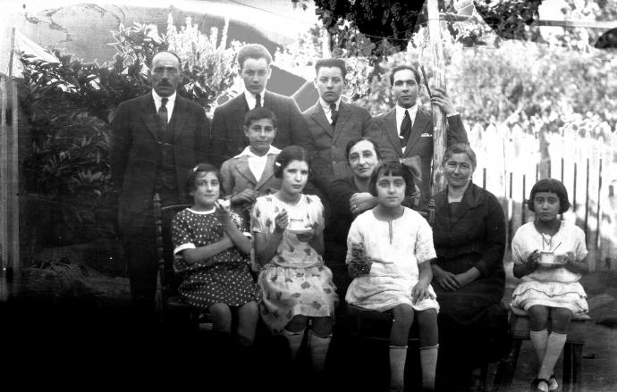 La abuela Olegaria y su familia