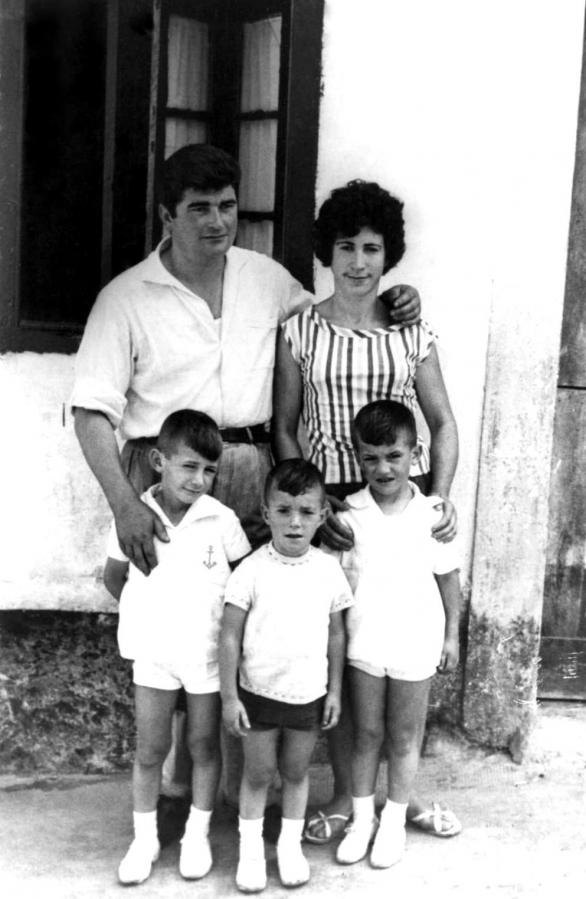 Matrimonio Rodríguez  Gómez con sus hijos