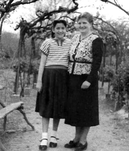 Dolores Alonso Couceiro y su sobrina
