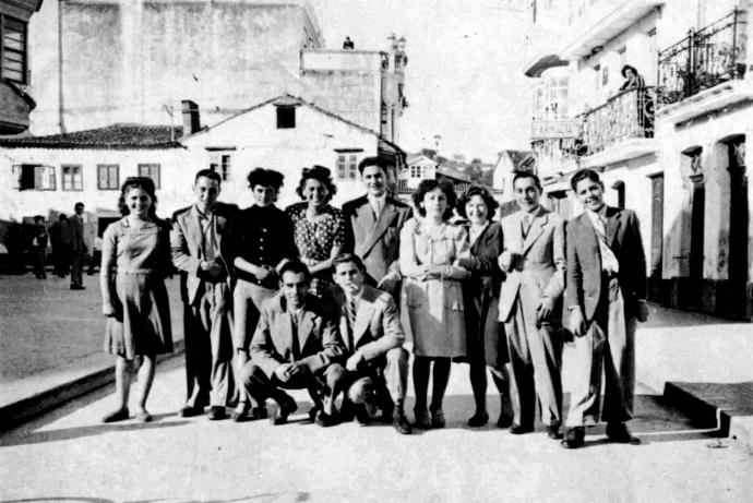 Grupo en la Plaza de San Roque