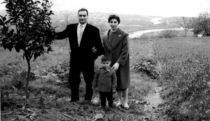 José Ángel con sus padres