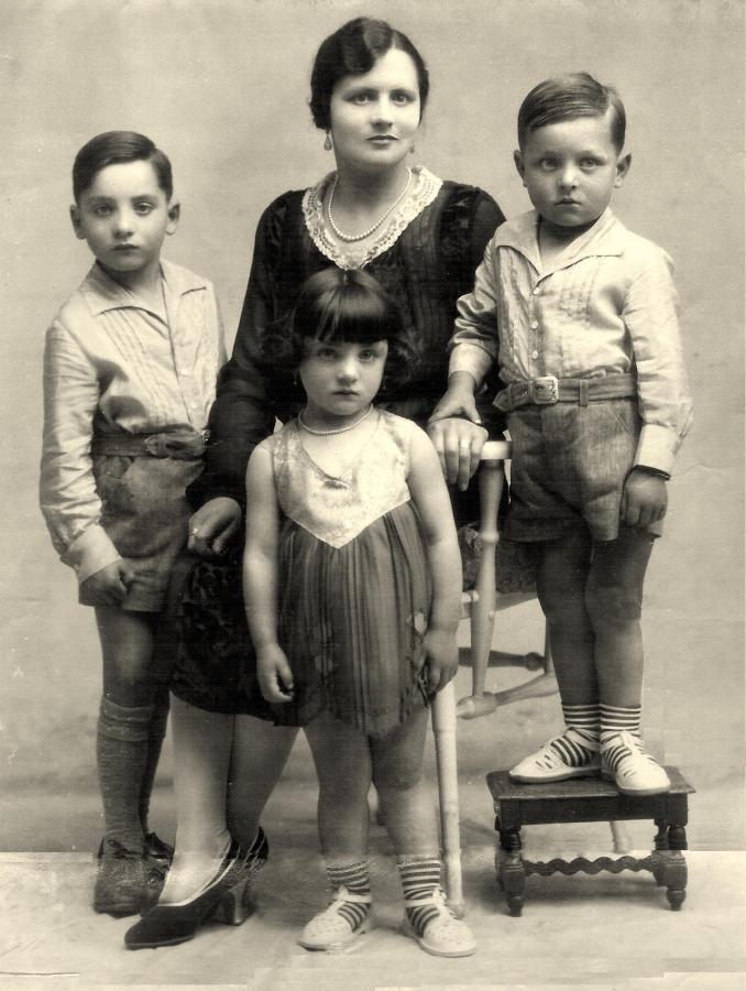María  Barral e fillos