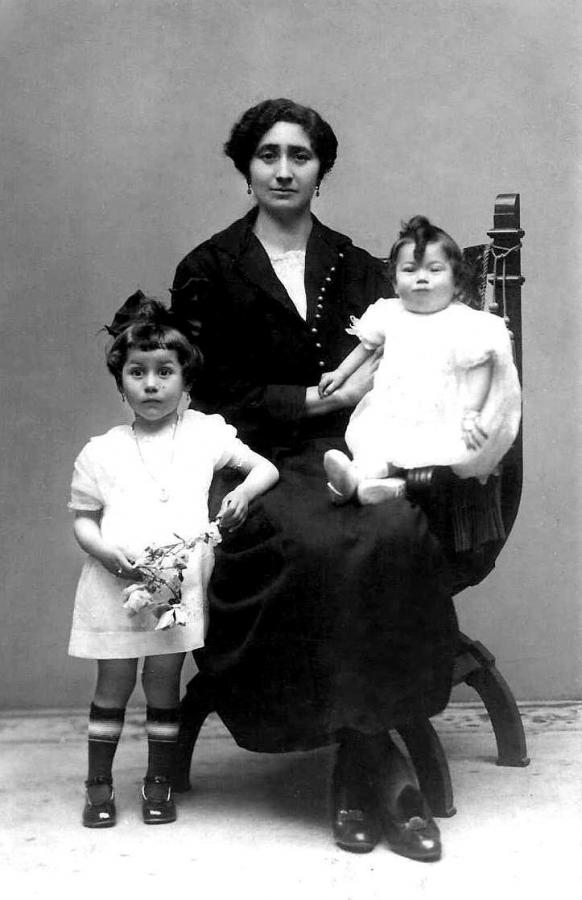 Marina Prado Barbeito con sus hijas